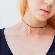 Choker de cuerito con bolita dorada