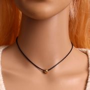 Choker de cuerito con bolita dorada - Imagen 2